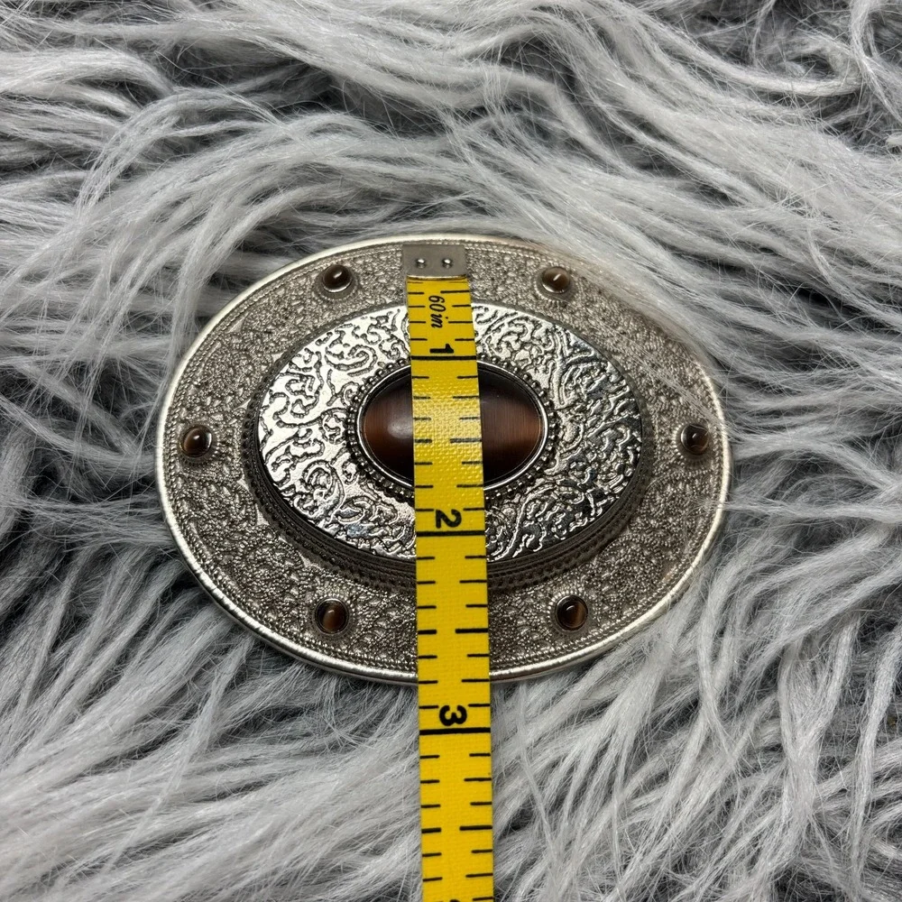 The Unbranded Brand vintage antique